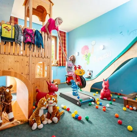 Familien-appartements Oerglwirt's Gut * ماريابفار